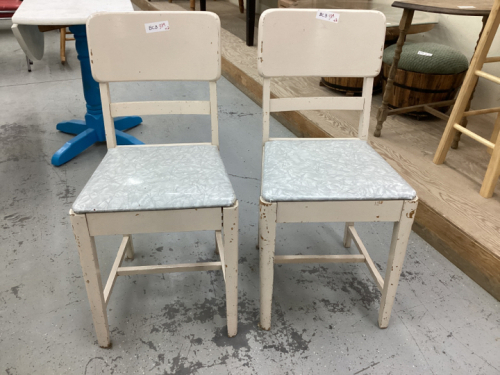 (2) RETRO WOOD KITCHEN CHAIRS