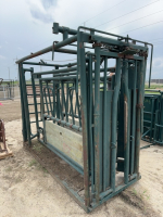 Hi Hog, parallel access cattle squeeze