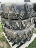 Set of four pivot tires