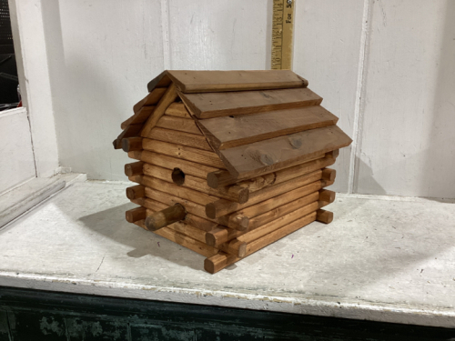 LOG WOOD BIRDHOUSE