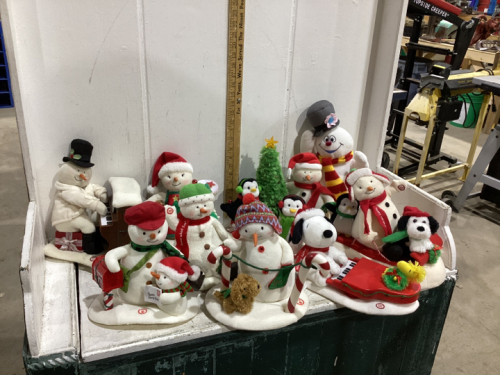 (9) CHRISTMAS SNOWMEN DECOR THAT MAKE MUSIC & MOVE.. IN GOOD TOTE W/LID