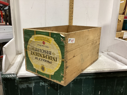 INDEPENDANT BISCUIT WOOD BOX