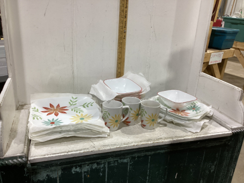 CORELLE DISH SET