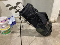 PGA TOUR GOLF BAG W/ 6 CLUBS