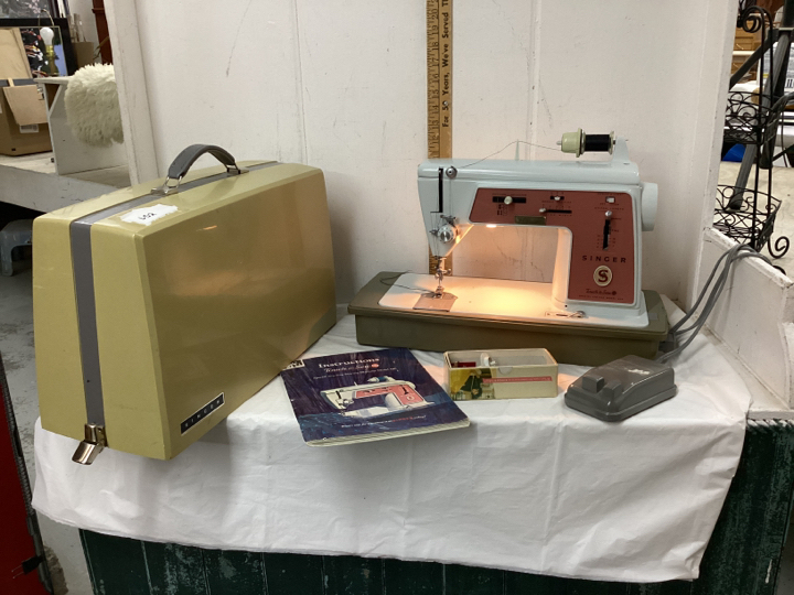 PORTABLE. SINGER SEWING MACHINE IN CASE PORTABLE. SINGER SEWING MACHINE IN CASE