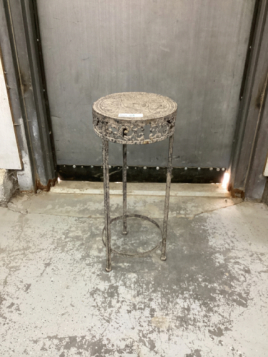 METAL PLANT STAND