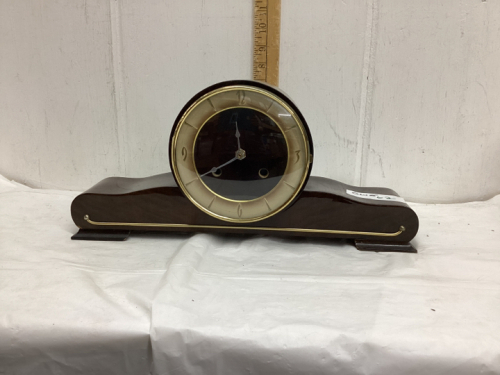 BATTERY OPERATED MANTLE CLOCK