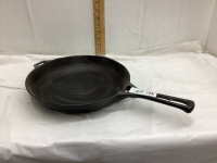 GRISWOLD CAST IRON FRY PAN