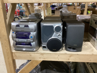 VENTURER CD/CASSETTE/RADIO PLAYER W/ 6 SPEAKERS