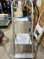 Two step step ladder