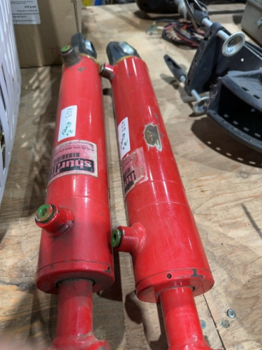 Twin hydraulic rams