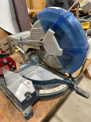 Compound mitre saw