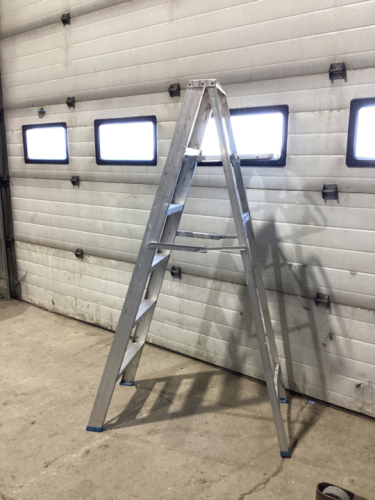 6’ ALUMINUM LADDER