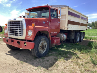 Ford 9000 Tandem Dual Grain Truck