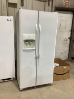 FRIGIDAIRE SIDE BY SIDE FRIDGE/FREEZER