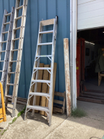 Aluminum step ladder