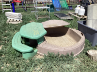 STEP 2 KIDS PICNIC TABLE/SAND BOX COMBO