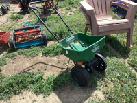 SCOTTS FERTILIZER SPREADER