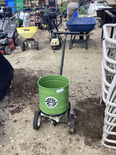 WHIRL-ON ROUND METAL FERTILIZER/SEED SPREADER