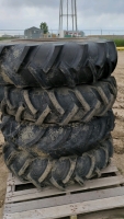 Four pivot tires on rims