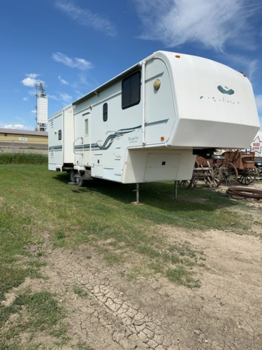 2001 - 34 foot Royalite by King of the Road fifth wheel trailer