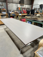 Folding table