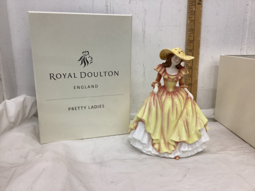 ROYAL DOULTON FIGURINE “PRETTY LADIES COLLECTION” - HEARTFFELT WISHES