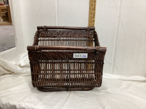 SLEIGH SHAPED MAGAZINE RACK/ STORAGE BASKET