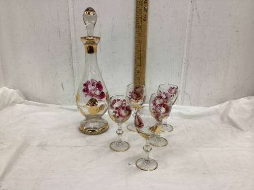 VINTAGE GLASS DECANTER W/ 5 WINE GLASSES