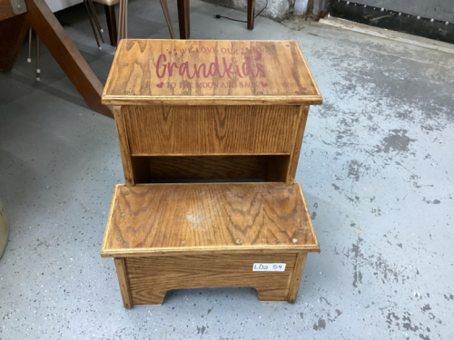 WOOD STEP STOOL