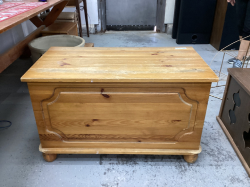 WOOD CHEST - PINE