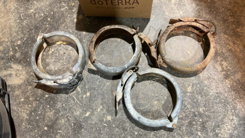 4 IRRIGATION PIPE CLAMPS