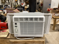 DANBY WINDOW AIR CONDITIONER