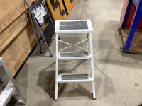 METAL STEP STOOL