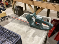 BLACK & DECKER HEDGE ELECTRIC TRIMMER