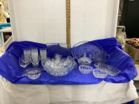 BOX OF MISC GLASSWARE - BOWLS, WINE GLASSES, PLATTER, VASES