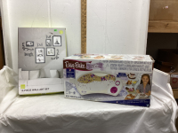 EASY BAKE OVEN & PICTURE FRAME SET