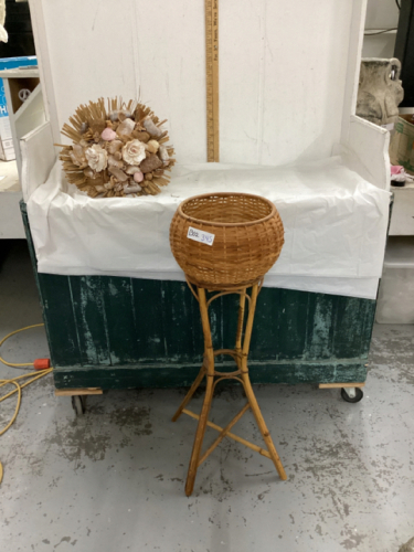 SEASHELL BOUQUET W/ RATTAN PLANT STAND