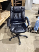 LEATHER OFFICE CHAIR WITH ARMS