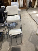 WHITE PEDICURE CHAIR