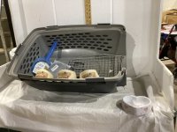 MEDIUM PET KENNEL & PET DISHES