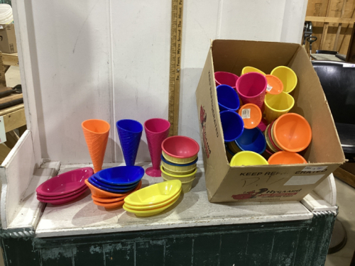 VARIETY OF ICE CREAM/DESSERT BOWLS - PLASTIC