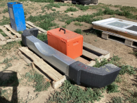 PALLET WITH HUSQVARNA CHAINSAW CASE AND A 2016 JEEP REAR BUMPER