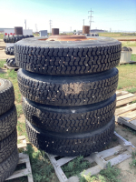 PALLET WITH (4) MICHELIN SEMI TRUCK TIRES ON RIMS