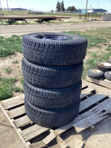 PALLET WITH (4) TIRES - ARCTIC CLAW WINTER TIRES …235/70 R16