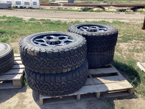 PALLET WITH (4) TIRES ON RIMS - BF GOODRICH ….LT265/60 R20