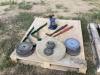 PALLET WITH GRINDING WHEELS, WET STONE, SMALL VISE