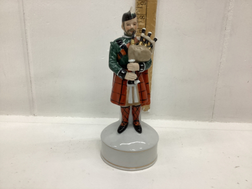 SCOTTISH PIPER MUSIC BOX