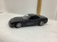 MAISTO DIE CAST COLLECTOR CAR - 2001 CORVETTE