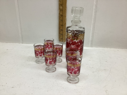 SMALL DECANTER W/ (2) MINI GLASSES